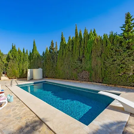 Alicia - Plusholidays