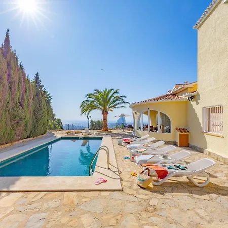 Alicia - Plusholidays Villa *