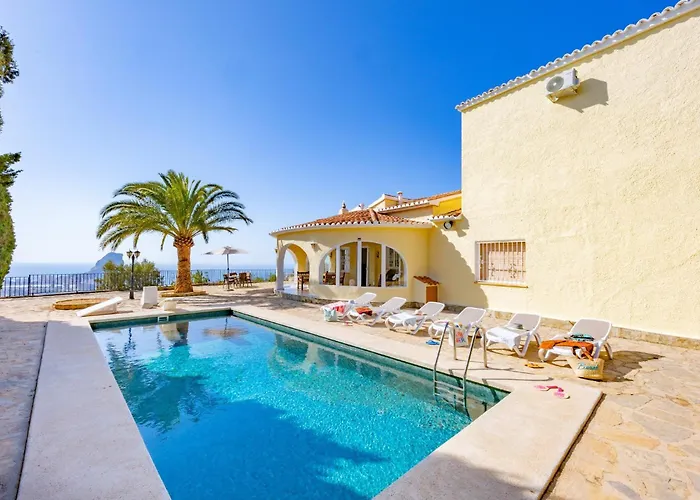 Alicia - Plusholidays *