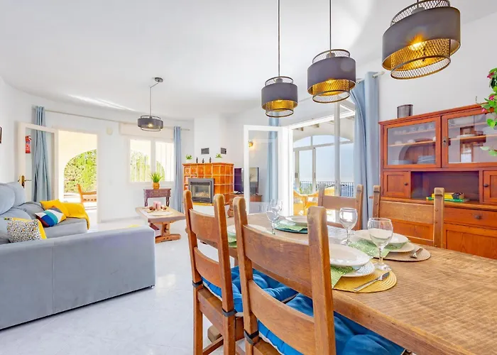 Alicia - Plusholidays