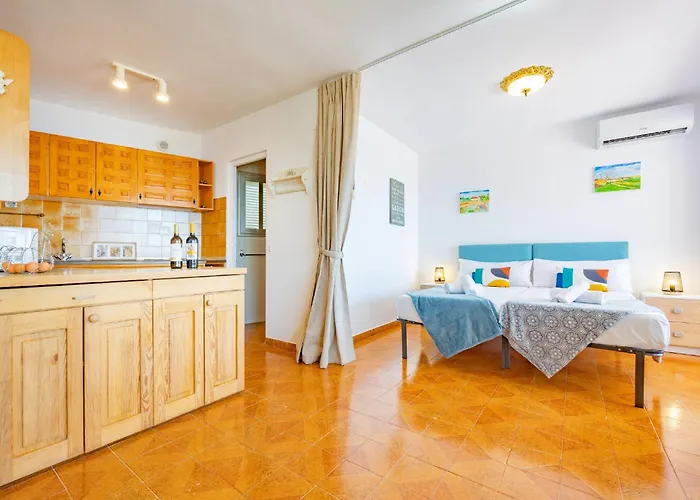 Alicia - Plusholidays *